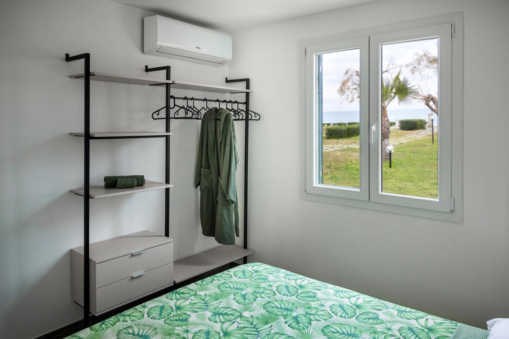 Villaggio Camping Poseidon - Bungalows & Rooms With Sea View In Nature Santa Caterina Dello Ionio Marina Buitenkant foto